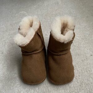 Like new Ugg bootie